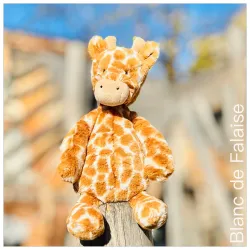 Bashful Girafe Medium